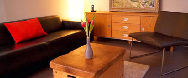 Sitzgruppe mit Sofa und Sessel